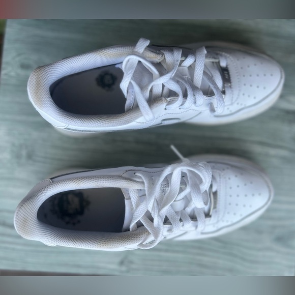 Nike Air Force 1 Low LE Triple White GS (DH2920-111) Grade School Size 4Y-7Y - Picture 12 of 15